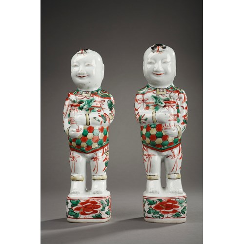 Pair of boys (Hehe erxian) "Famille verte" porcelain - Kangxi period